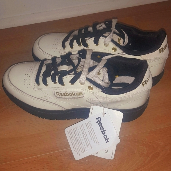 Reebok white shoes size 7 new with tag. Reebok platform shoes - Picture 3 of 3